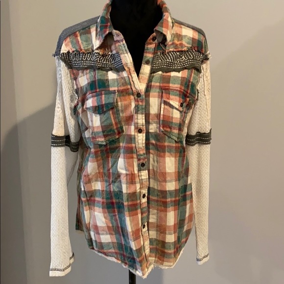 Woman’s Destructed fun flannel - Picture 1 of 3